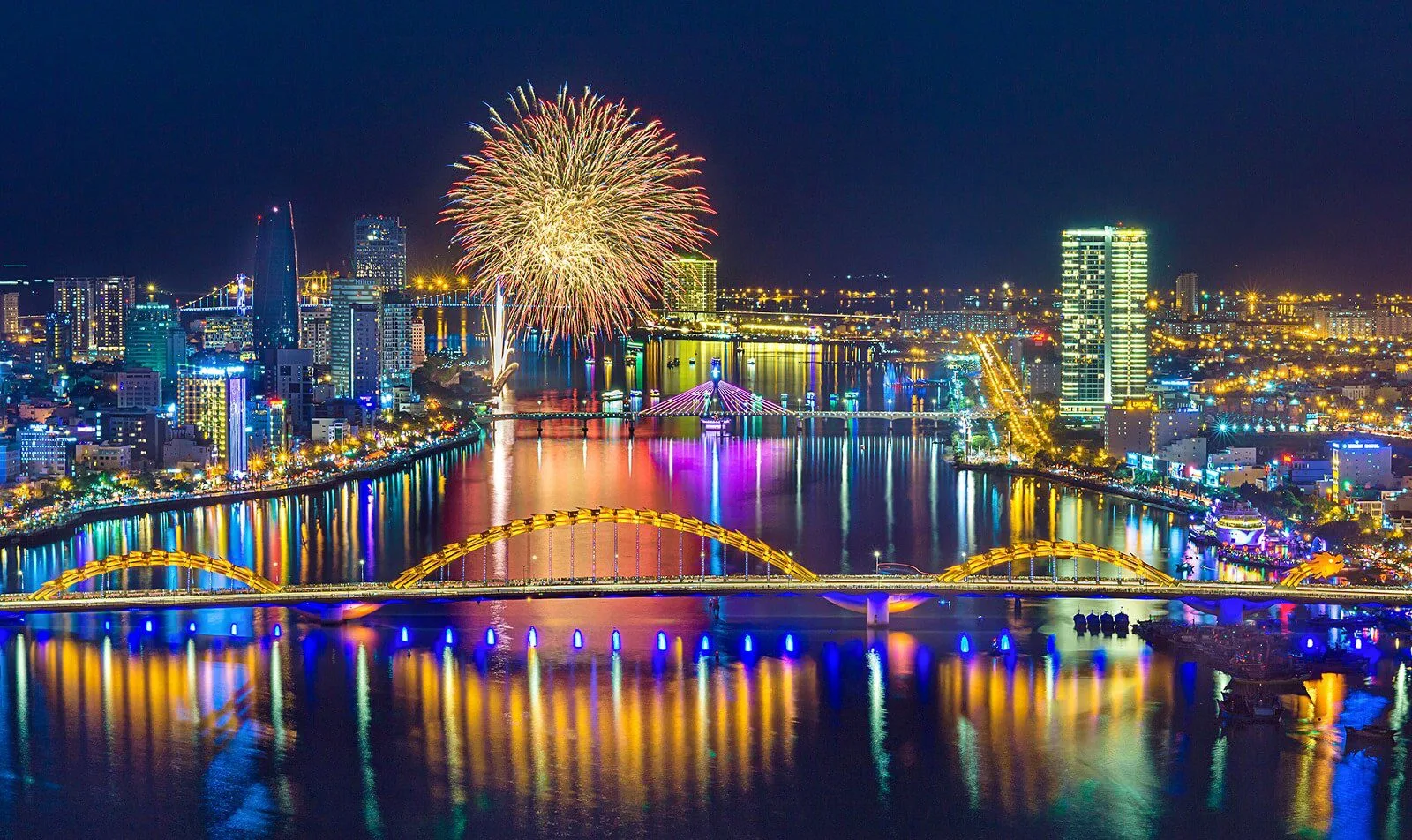 da nang khong to chuc le ky niem 45 nam ngay giai phong Vietadvisor