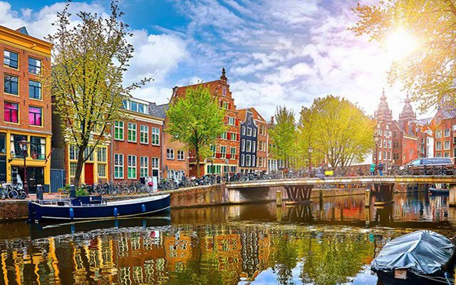 Hang động Thi&ecirc;n Cung nh&igrave;n từ b&ecirc;n trong