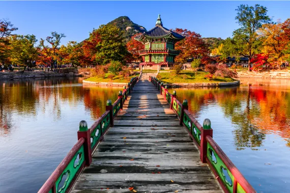 Hang động Thi&ecirc;n Cung nh&igrave;n từ b&ecirc;n trong