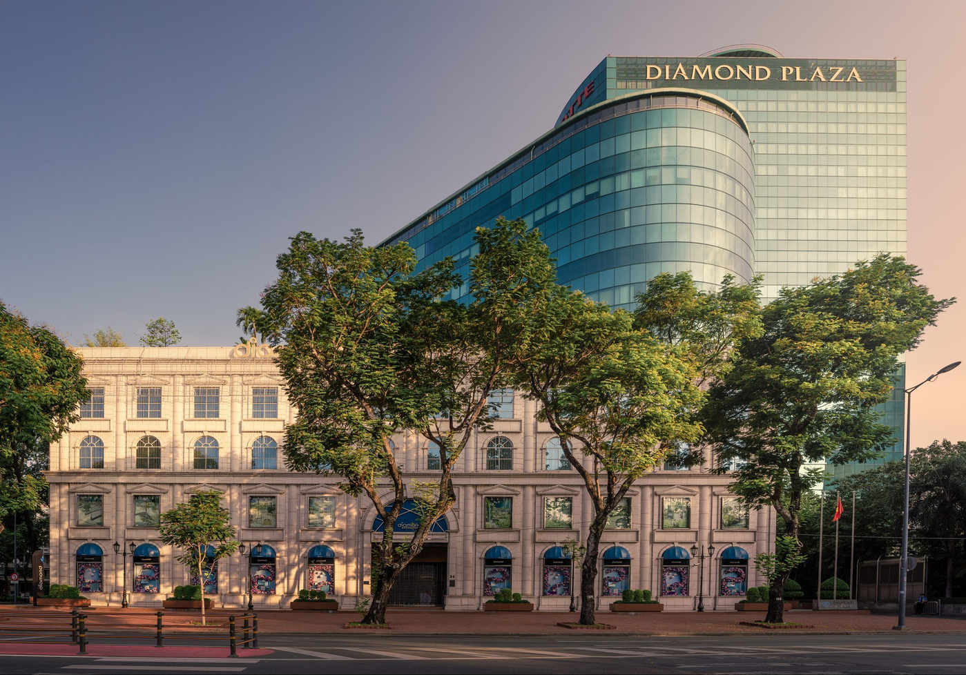 Ăn chơi, mua sắm trong Diamond Plaza