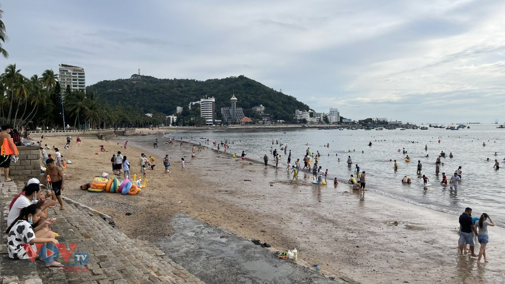 B&atilde;i Trước l&agrave; nơi l&yacute; tưởng để ngắm b&igrave;nh minh, tản bộ - Vung Tau Tours