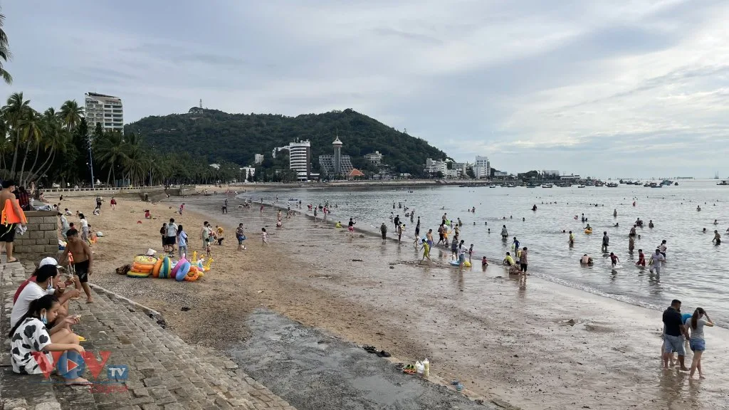 B&atilde;i Trước l&agrave; nơi l&yacute; tưởng để ngắm b&igrave;nh minh, tản bộ - Vung Tau Tours