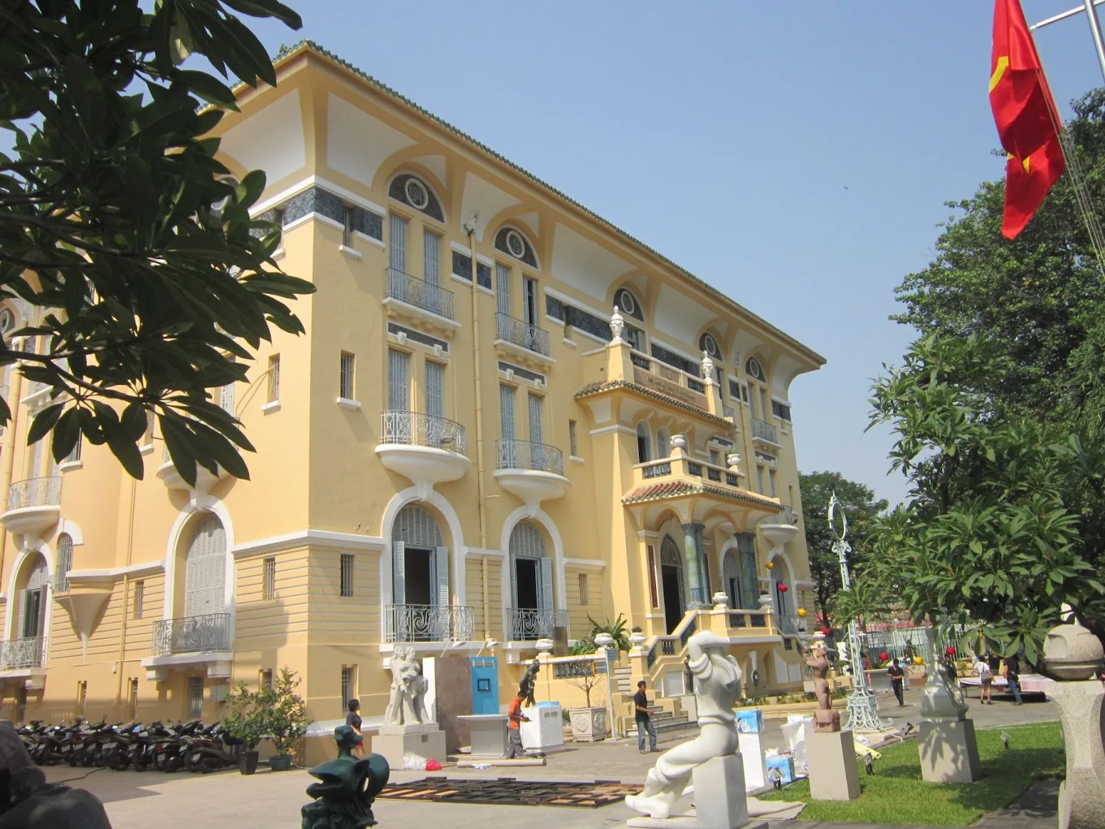 胡志明市一日游,团体/私人街头美食之旅 20 Check-in bảo tàng Mỹ thuật TP.HCM với những background siêu
