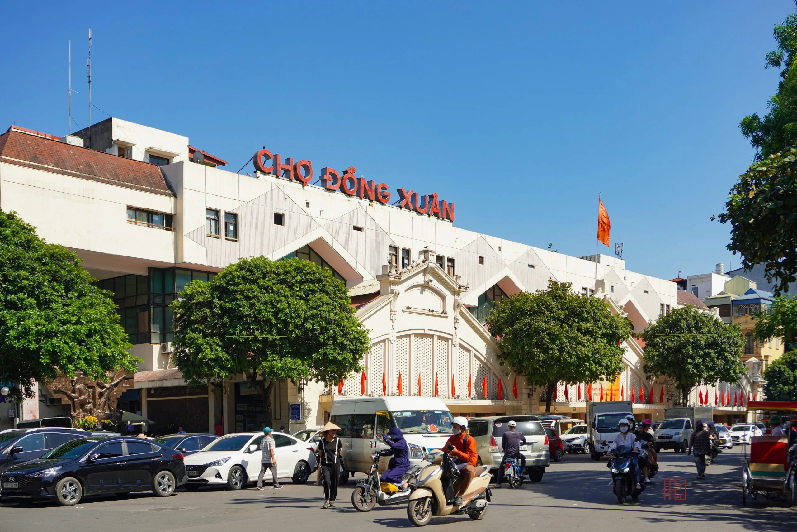 Hanoi City Tours, Food Tours, Walking Tours for Group, Private 14 Chợ Đồng Xuân - Địa điểm vui chơi, ăn uống, mua sắm nổi tiếng