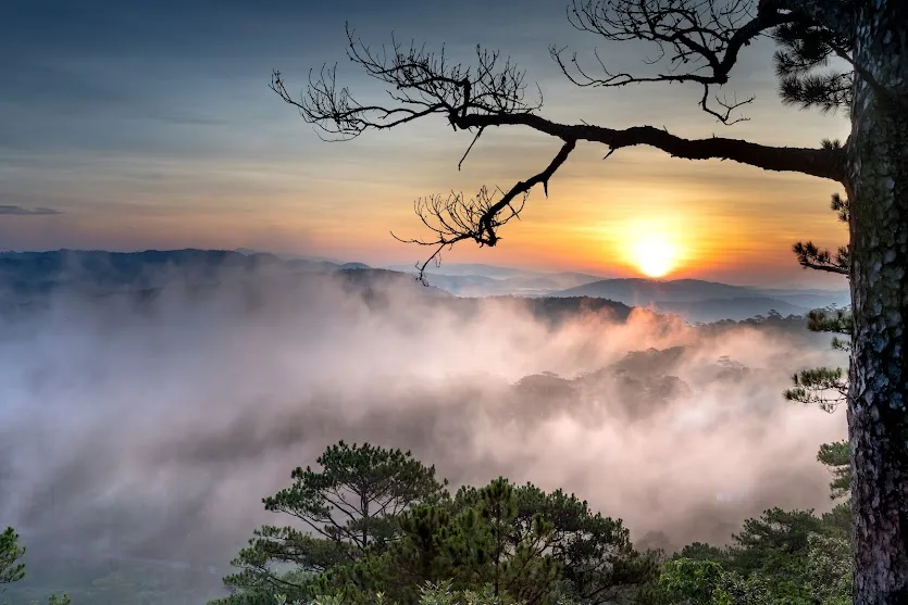 Ho&agrave;ng h&ocirc;n Đ&agrave; Lạt đẹp như tranh vẽ