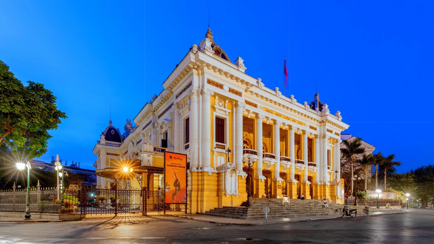Tour khám phá Hà Nội – “Trái tim” thủ đô của Việt Nam 25 Nhà hát Lớn Hà Nội - Tuyệt tác nghệ thuật giữa lòng Thủ đô - Tour khám phá Hà Nội