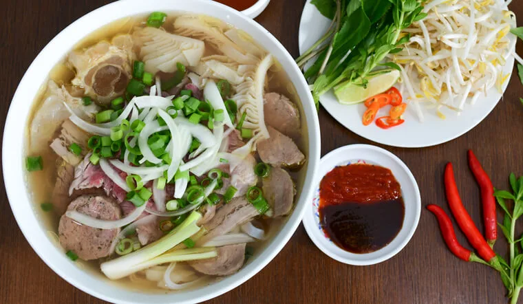 胡志明市一日游,团体/私人街头美食之旅 24 Phở Sài Gòn là một biến thể hấp dẫn của phở Hà Nội