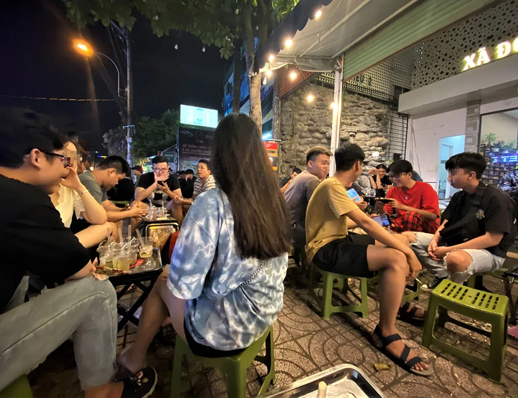 &ldquo;夜间冰茶聊天&rdquo;&mdash;&mdash;年轻人中的一种潮流