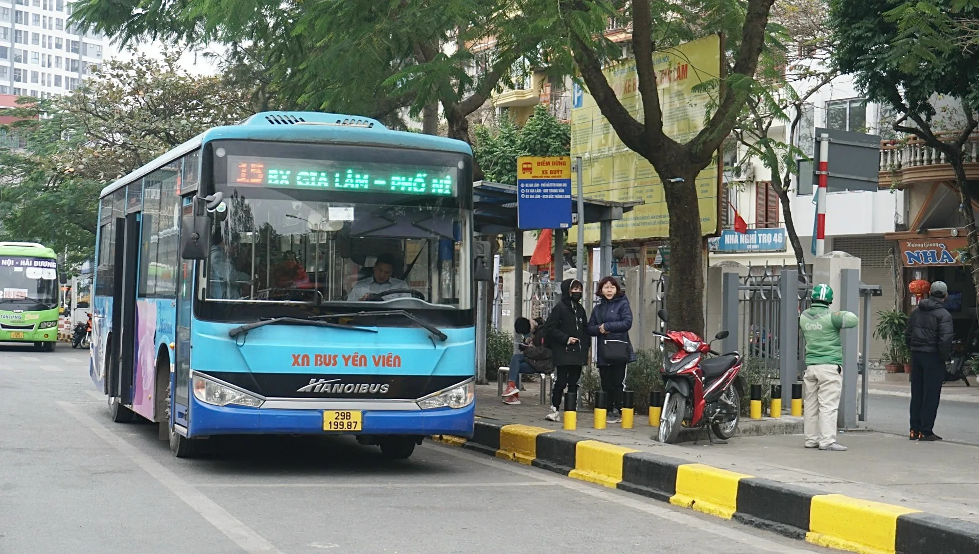 Hanoi City Tours, Food Tours, Walking Tours for Group, Private 18 Xe bus, phương tiện công cộng xuất hiện khắp Hà Nội