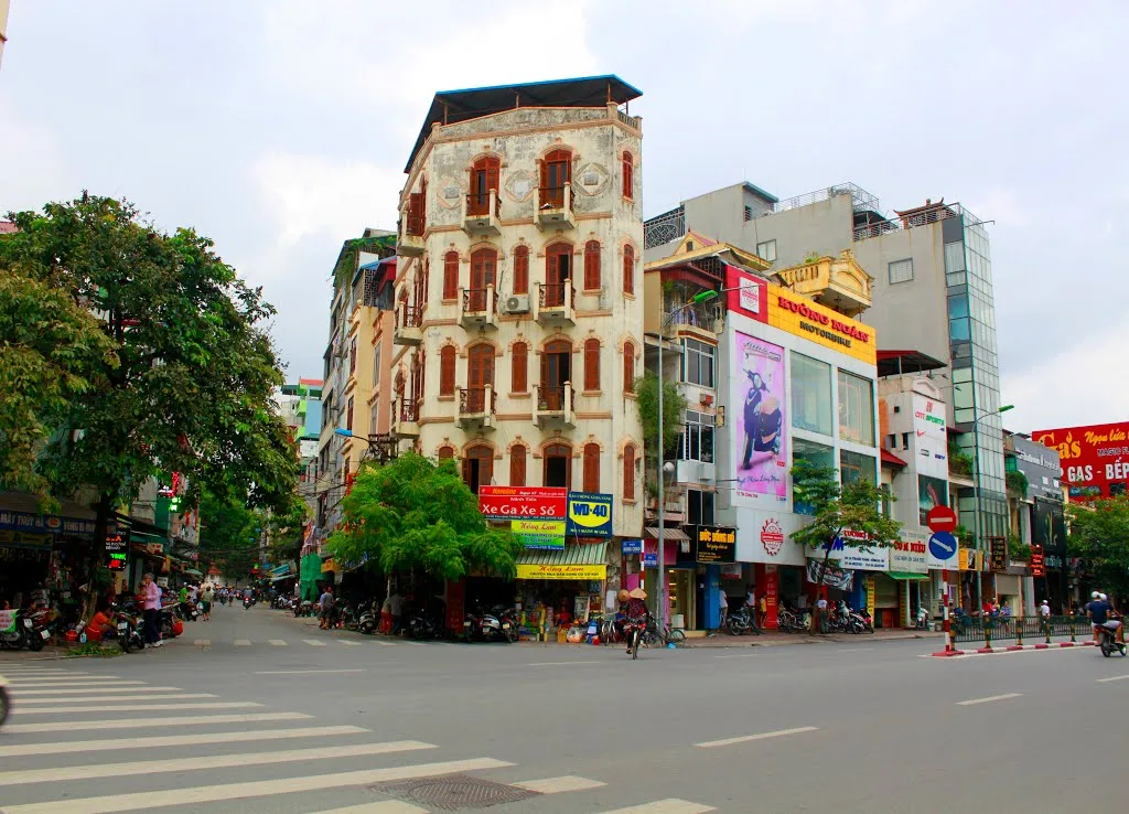 Khám phá 36 Phố Phường Hà Nội - Ăn gì? Chơi ở đâu? 25 cua hang yen sao ha noi gan pho hang chao Vietadvisor