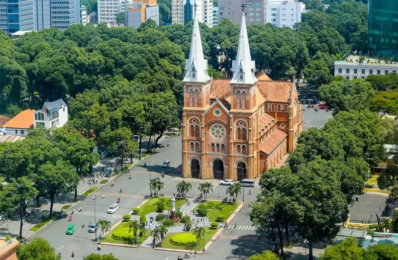 Ho Chi Minh city Tours, Street Food Tours for Groups, Private 14 Nhà Thờ Đức Bà, biểu tượng của thành phố Hồ Chí Minh - Ho Chi Minh city Tours
