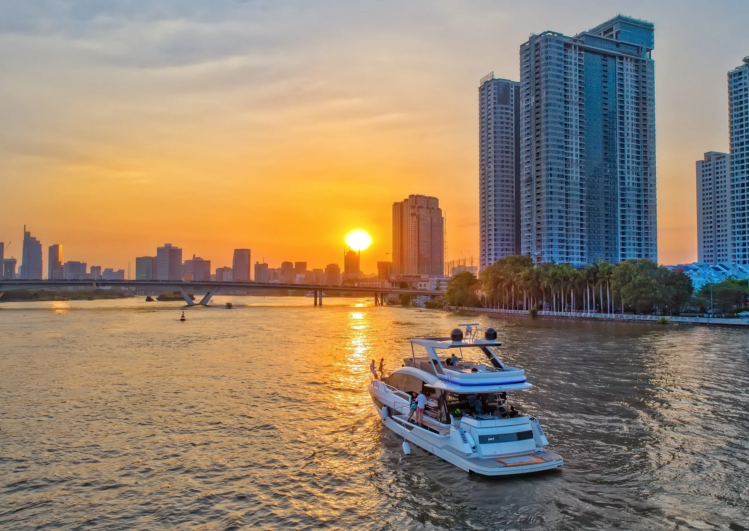 du thuyen cao cap 20 nguoi 10 Vietadvisor