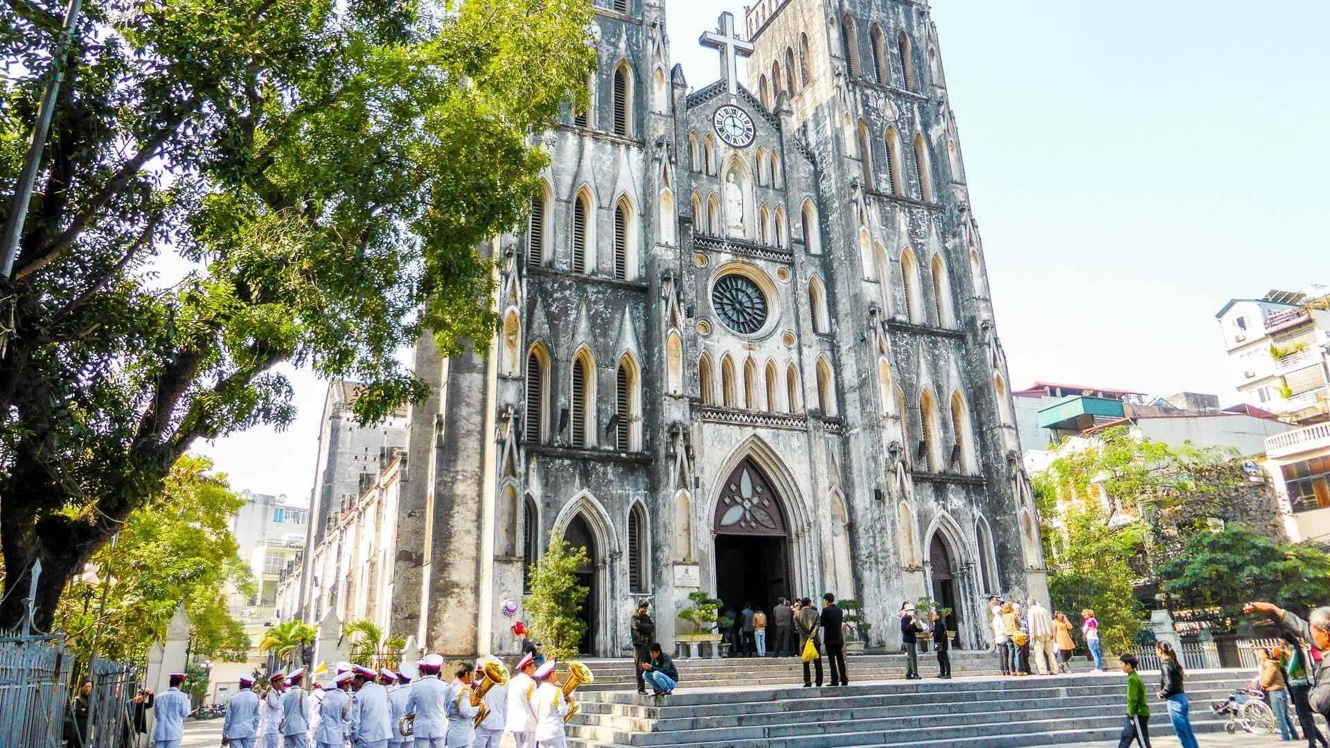 Hanoi City Tours, Food Tours, Walking Tours for Group, Private 13 Nhà thờ Lớn - khoảng lặng trong lòng đô thị - Hanoi city Tours