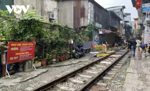 Kham Thien Street crossing 4