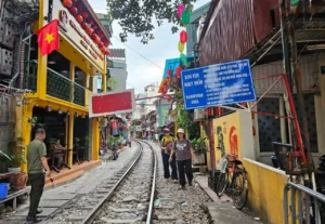 hanoi train street 1