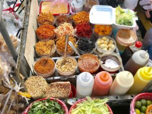 Chợ Bàn Cờ – Địa điểm mua sắm, ẩm thực nổi tiếng Sài Gòn 2