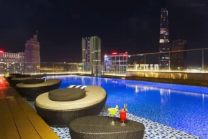 Create unforgettable memories at Liberty Central Saigon Citypoint’s rooftop pool.
