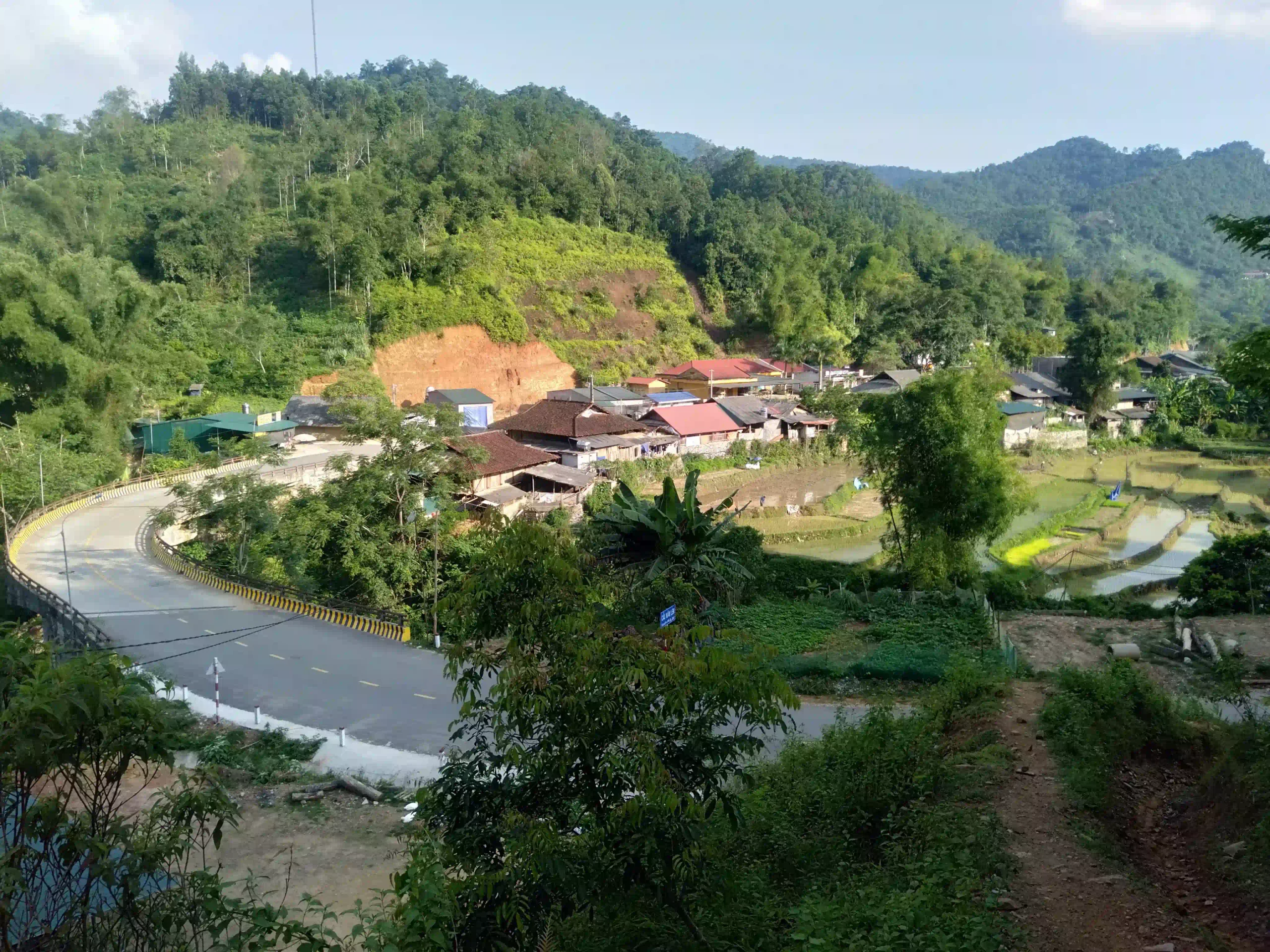 Ha Giang Loop Reiseroute: Wie viele Tage braucht man wirklich? 41 The DT176 ha giang loop scaled Vietadvisor