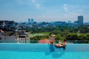The Oriental Jade Hotel có bể bơi vô cực nhỏ xinh 3
