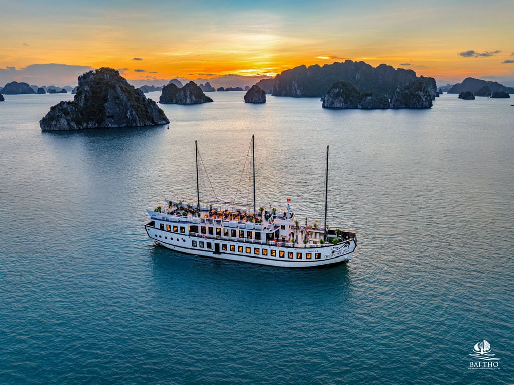 Ha Long Bay awakens%E2%80%94a limestone wonderland best explored by cruise Vietadvisor