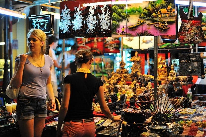 ibrant Ha Long Night Market with souvenirs and food, a lively thing to do in Ha Long Bay