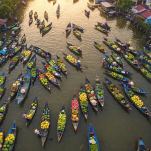 Cai Rang floating market buzzes with life at sunrise, a hallmark of the Mekong Delta’s river-centric culture