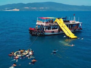 floating boat nha trang
