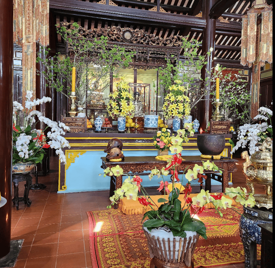 2일간의 후에 가족 여행에서 우리가 한 것 (& 건너뛴 것) 110 상징적인 티엔무 사원에서 평화를 찾다. 그 고요한 아름다움과 강변의 풍경은 레오에게도 믿을 수 없을 만큼 차분함을 주었다. - 후에 가족 여행