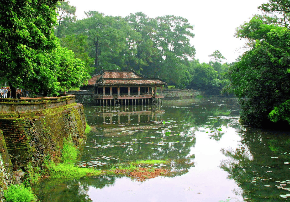 2일간의 후에 가족 여행에서 우리가 한 것 (& 건너뛴 것) 103 카이딘 황제릉, 후에 황릉, 카이딘의 가족, 베트남 건축 - 후에 가족 여행