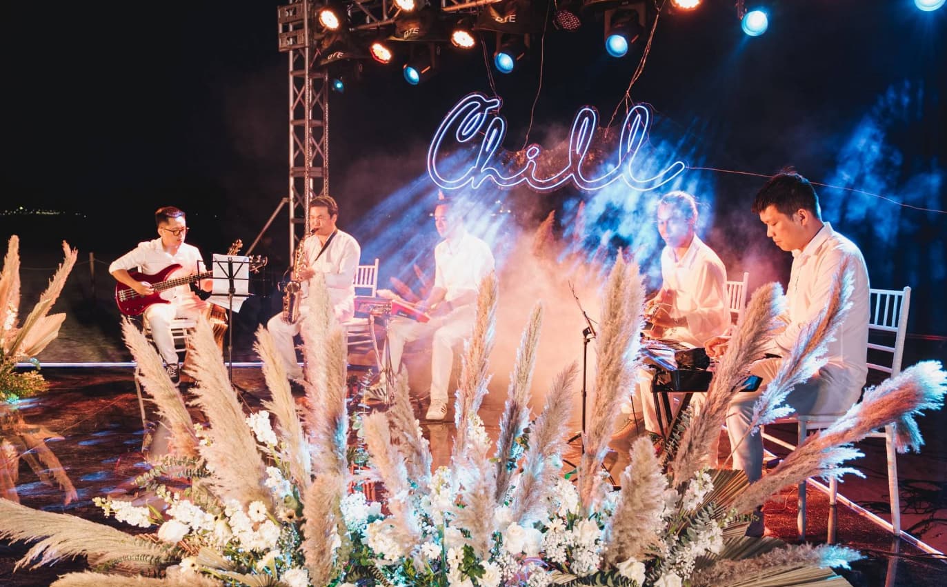 下龙湾夜生活：现场音乐