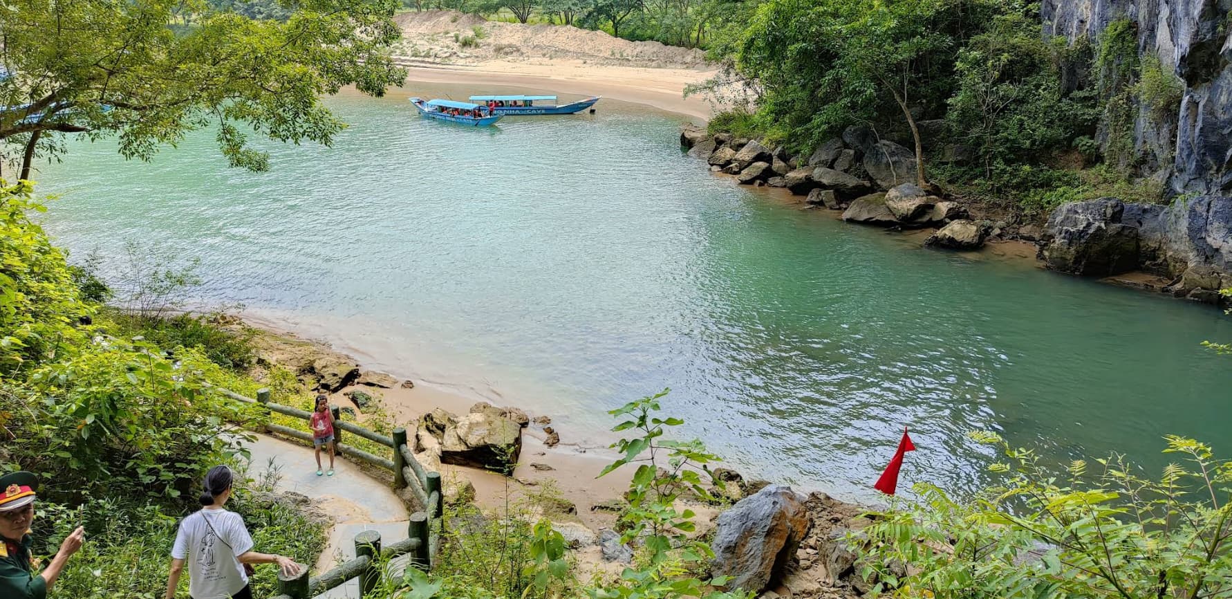 เวลาที่ดีที่สุดในการมาถึงถ้ำสวรรค์คือ 7:30 น. ตรง