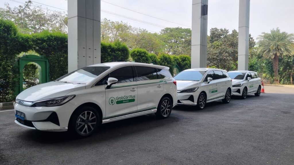 Are there any ride-hailing Apps or Taxi services comparable to Grab?