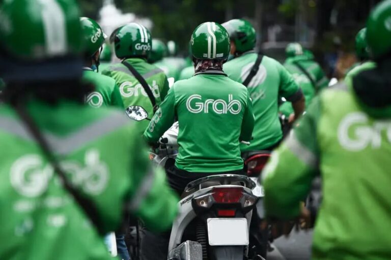 Should I opt for a Private Car or Grab while staying in Ninh Binh? 5 Grab motobike during rush hours Vietadvisor