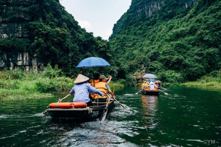 Explaining the fee structure and gratuity for Tam Coc boat tours 10 YOSE6431 HD Vietadvisor