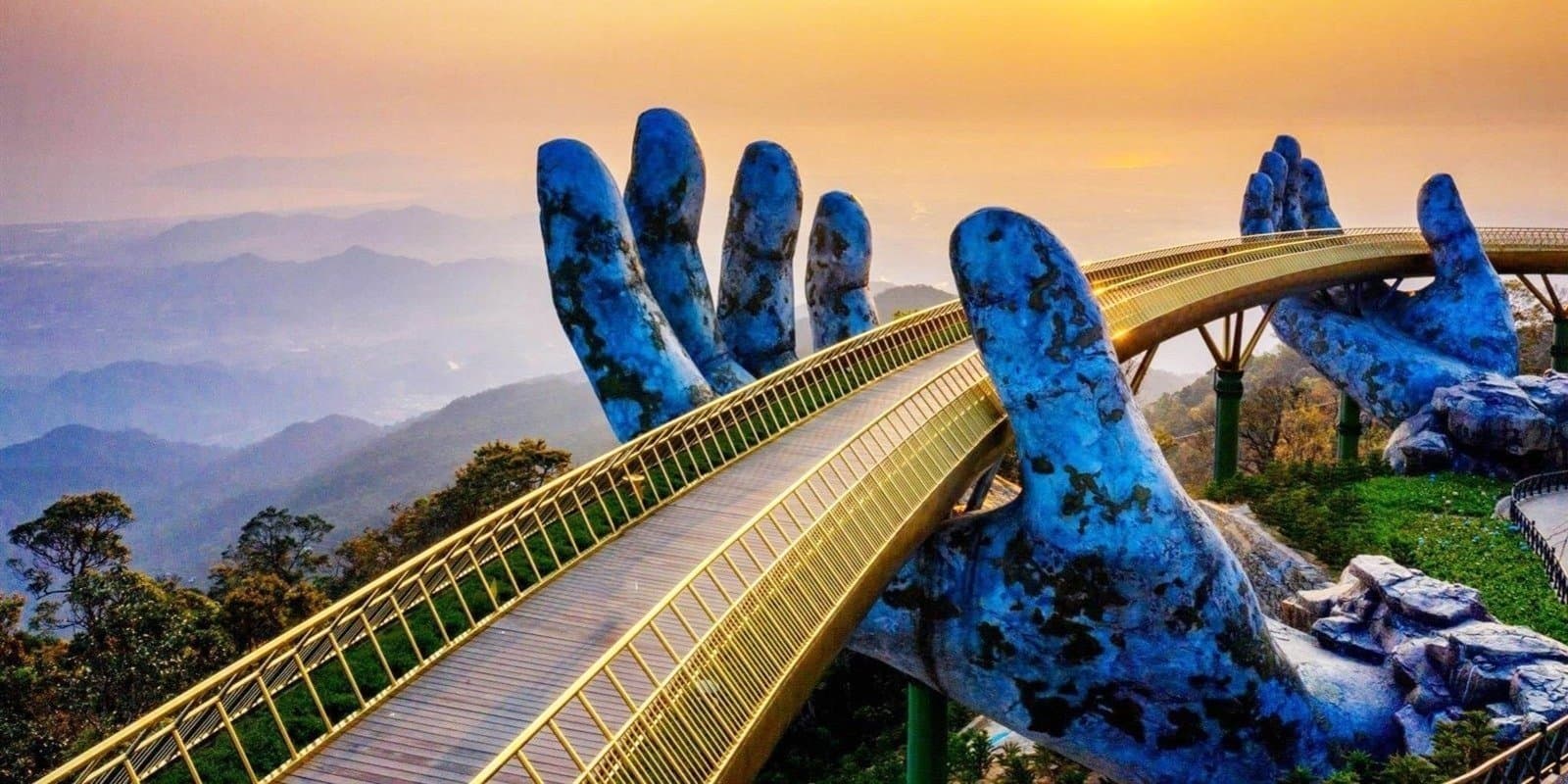 from da nang ba na hills golden bridge tour iWIFR Vietadvisor