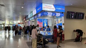 Crowded-SIM-card-kiosks-at-Vietnam-airport-vs-buying-Best-Vietnam-eSIMs-for-Tourists-online
