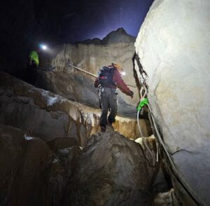Entering the Underworld Son Doong 4