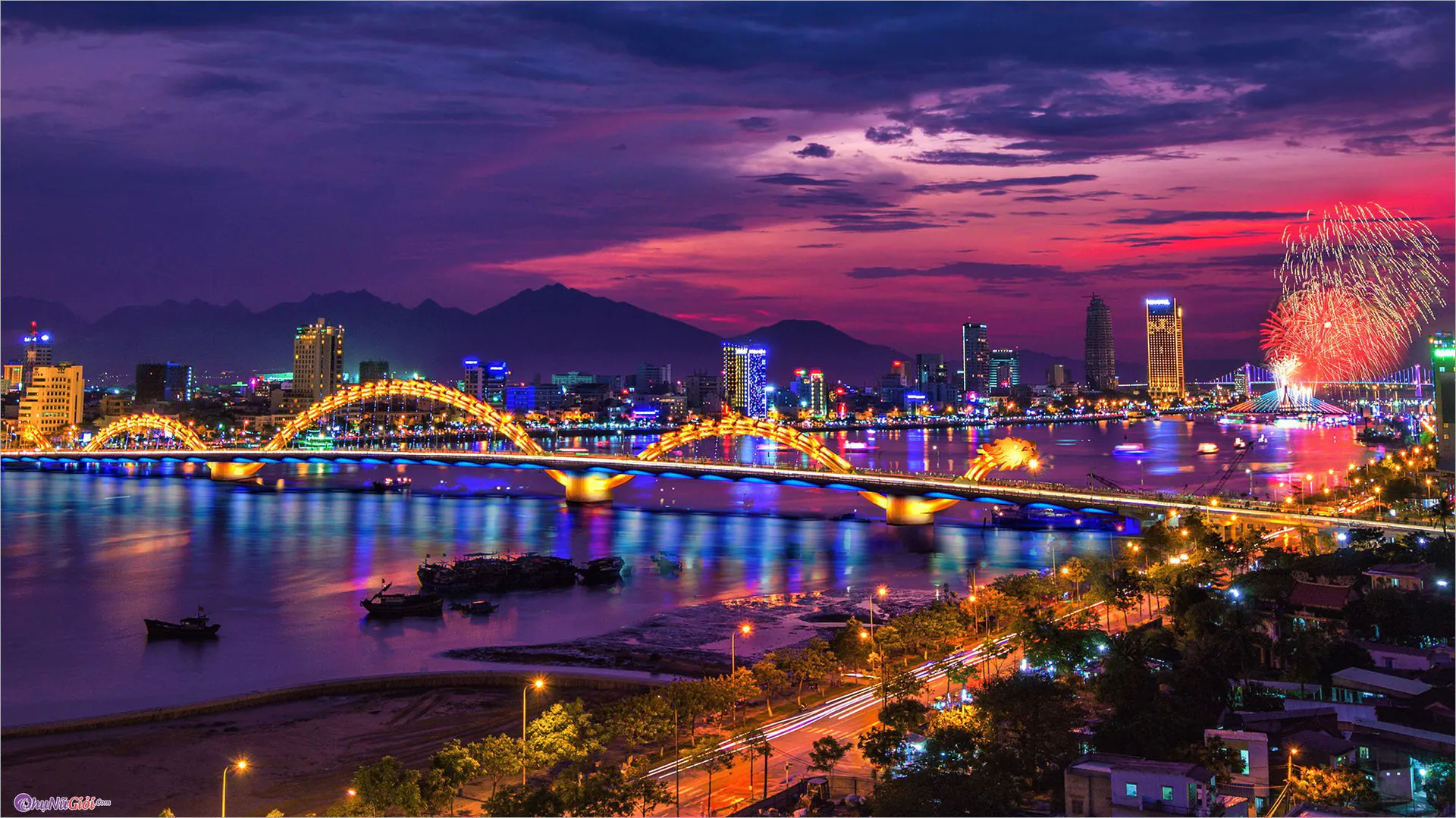 Da Nang Golden Bridge and beaches