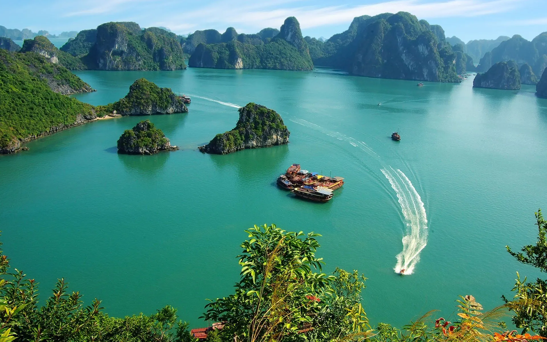 Luxury family cruise Ha Long Bay