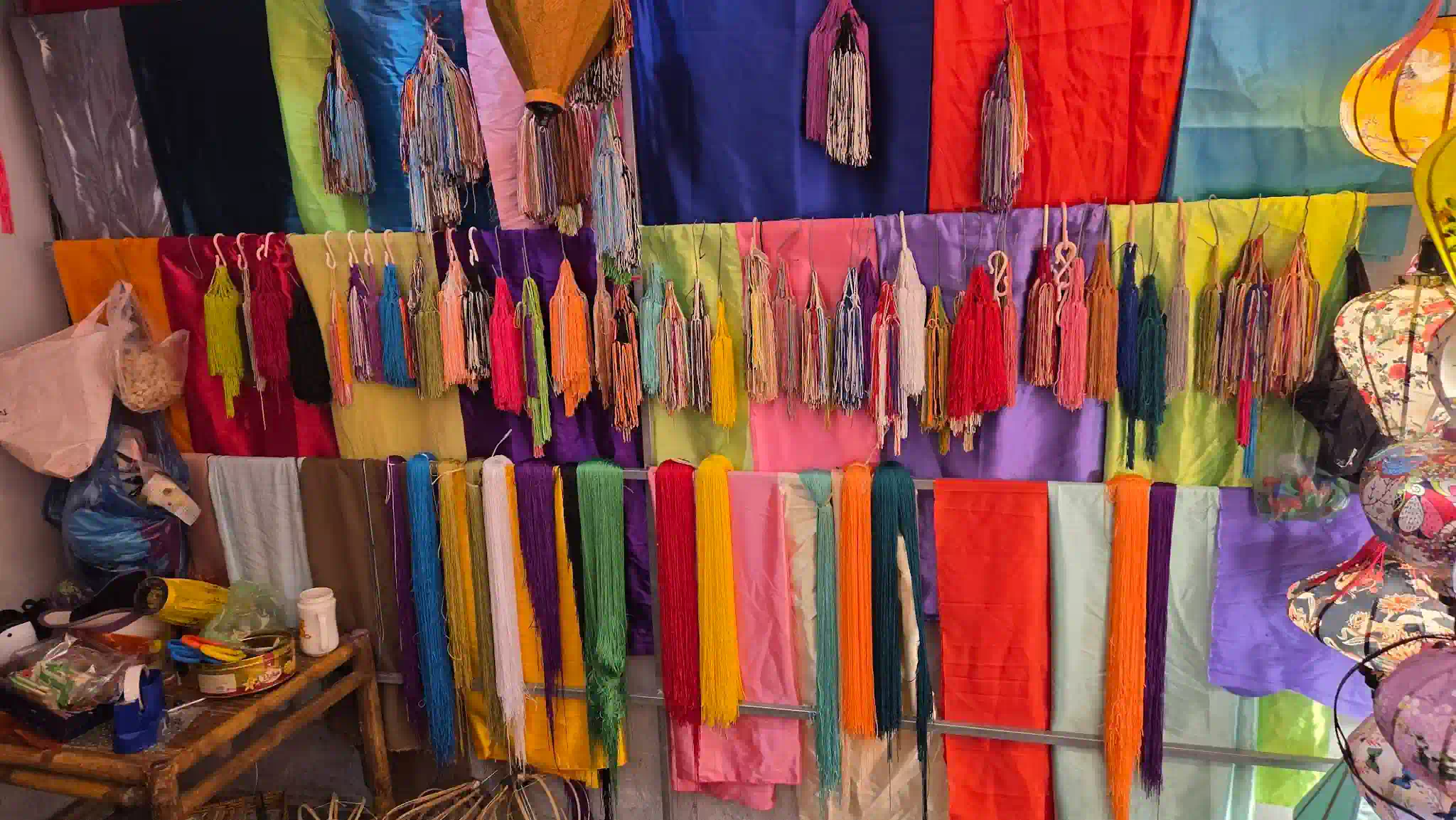 비/홍수 시즌에 내가 가장 좋아하는 호이안 즐길 거리 65 Lantern Making Hoi An 4 Vietadvisor