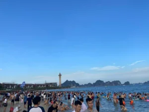 Bai Chay (The loud tourist giant)