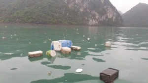 there is trash in the water ha long bay 4