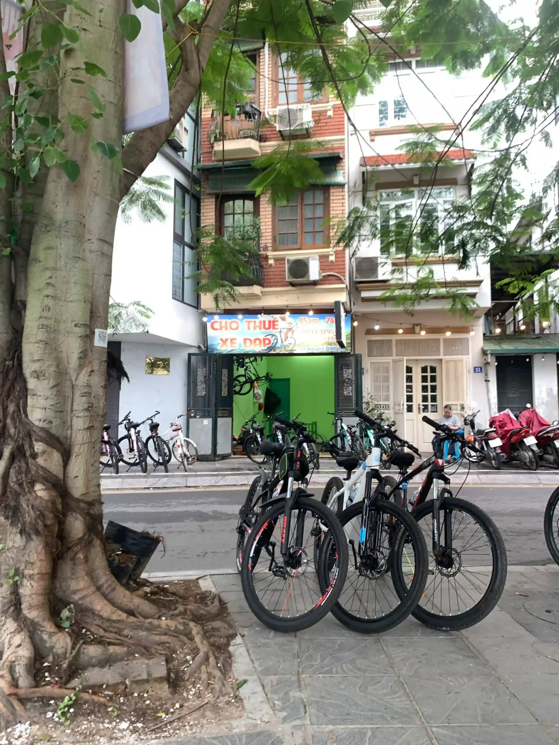 Grab a bike to Truc Bach 2 scaled Vietadvisor