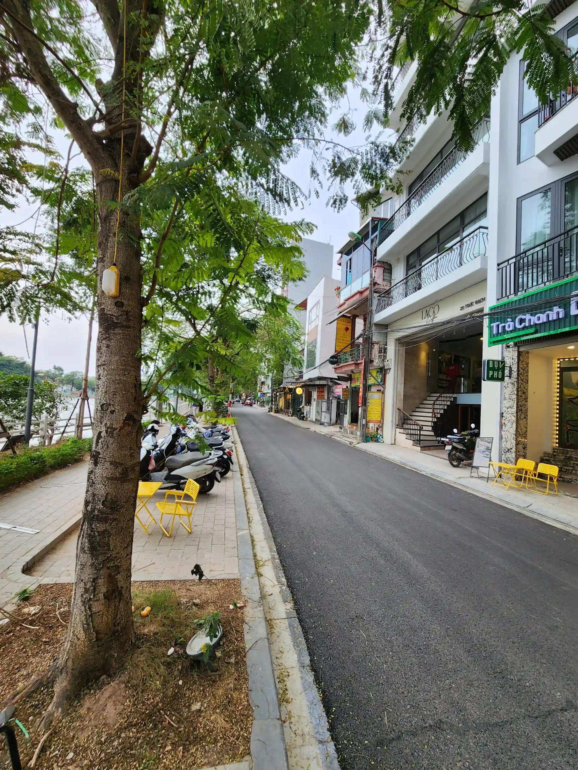 Grab a bike to Truc Bach 4 scaled Vietadvisor