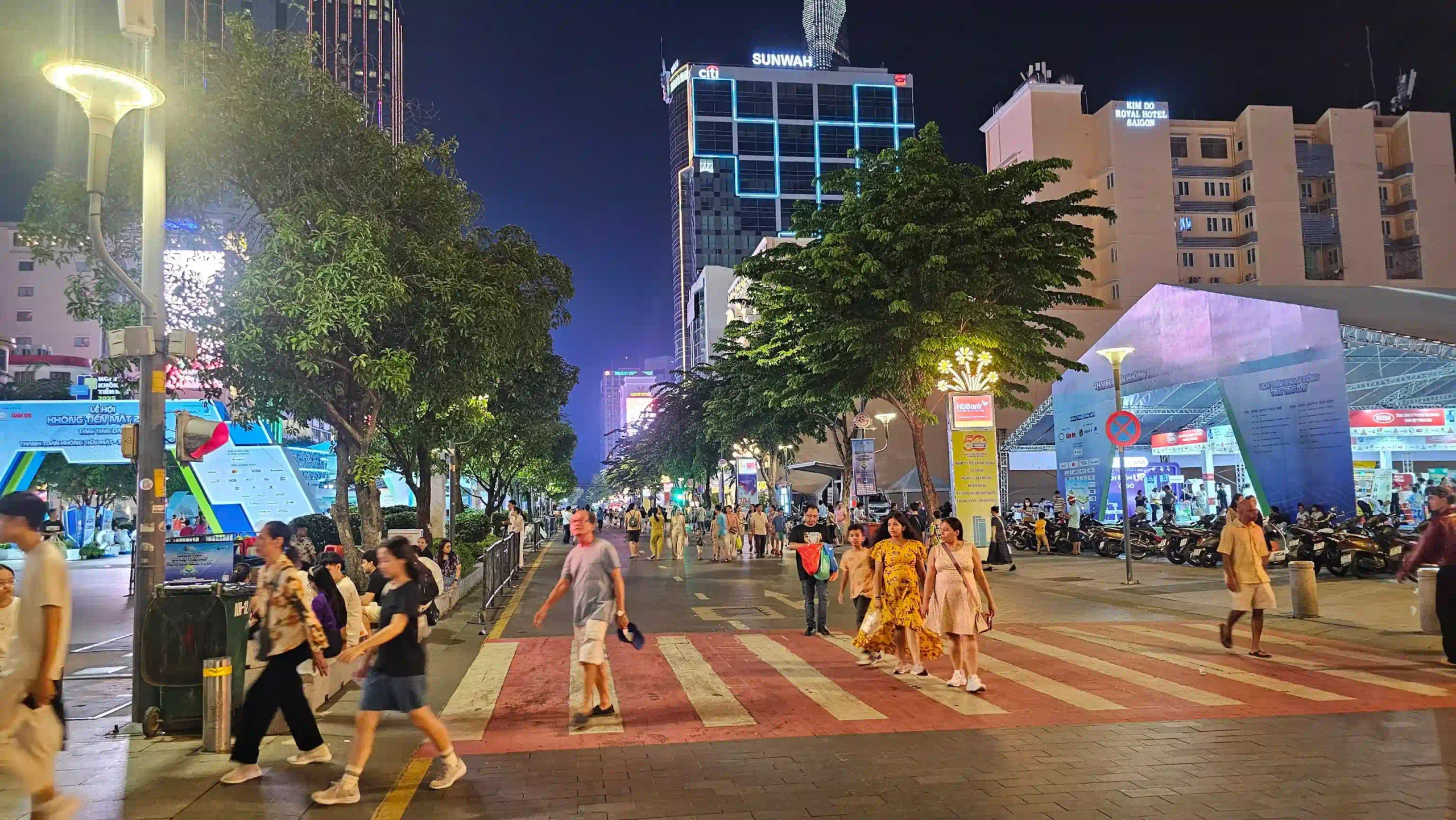 The local way to spend 2 days in Ho Chi Minh City 80 Nguyen Hue Walking Street 2 scaled Vietadvisor