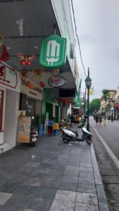 Trang Tien Street down to the Opera House 3