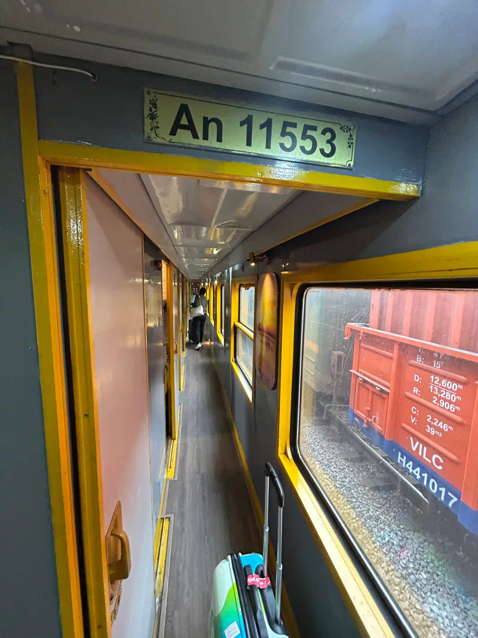 ハノイ発ニンビン日帰りツアーをツアーなしの個人で行く方法 6 ハノイ駅の列車