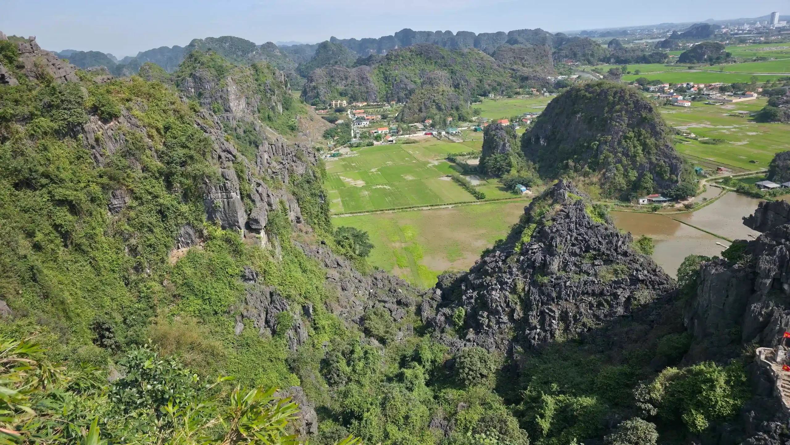 Ranking of things to do in Ninh Binh that worth your time 43 Mua Cave Dragon Mountain Viewpoint 6 scaled Vietadvisor