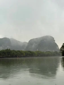 Take the Boat Tour Anyway trang an ninh binh rainny 3