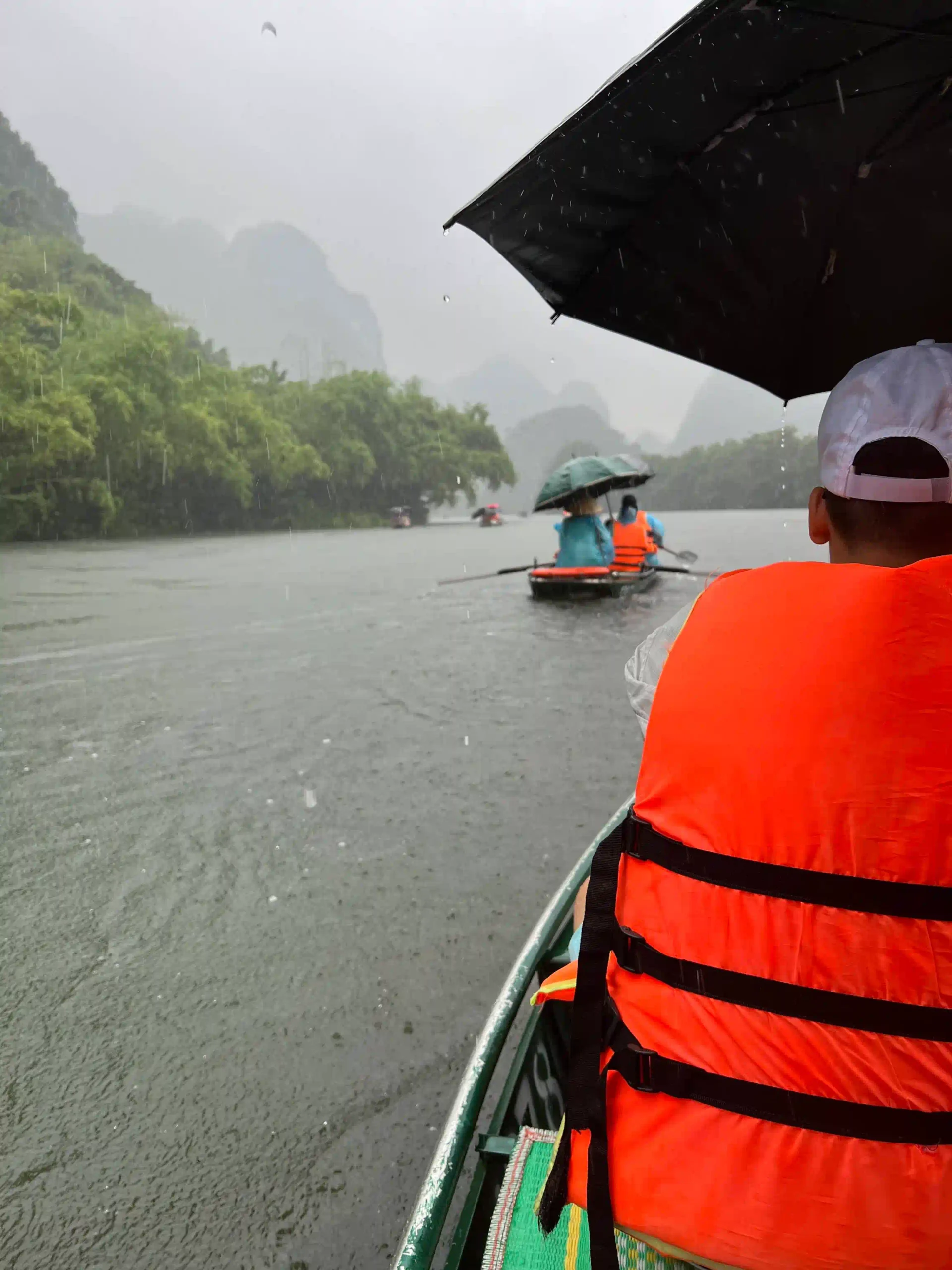 5 ways to enjoy Ninh Binh on rainy days 12 Take the Boat Tour Anyway trang an ninh binh rainny 9 scaled Vietadvisor